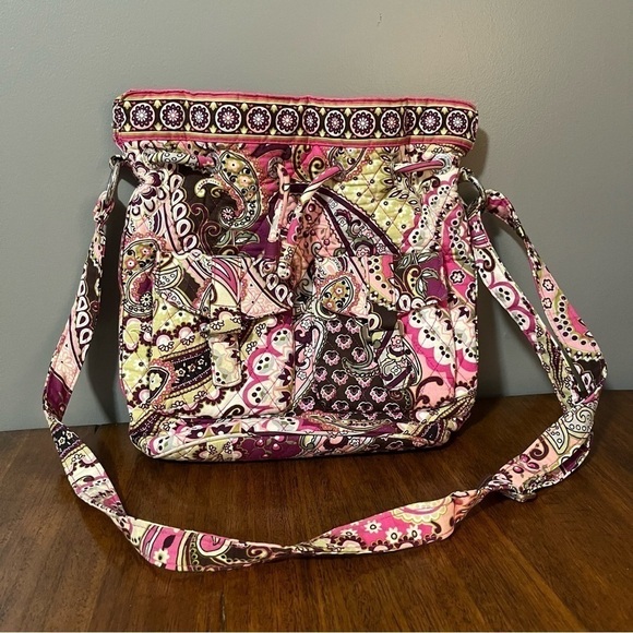 Vera Bradley Handbags - Vera Bradley medium crossbody, drawstring purse.